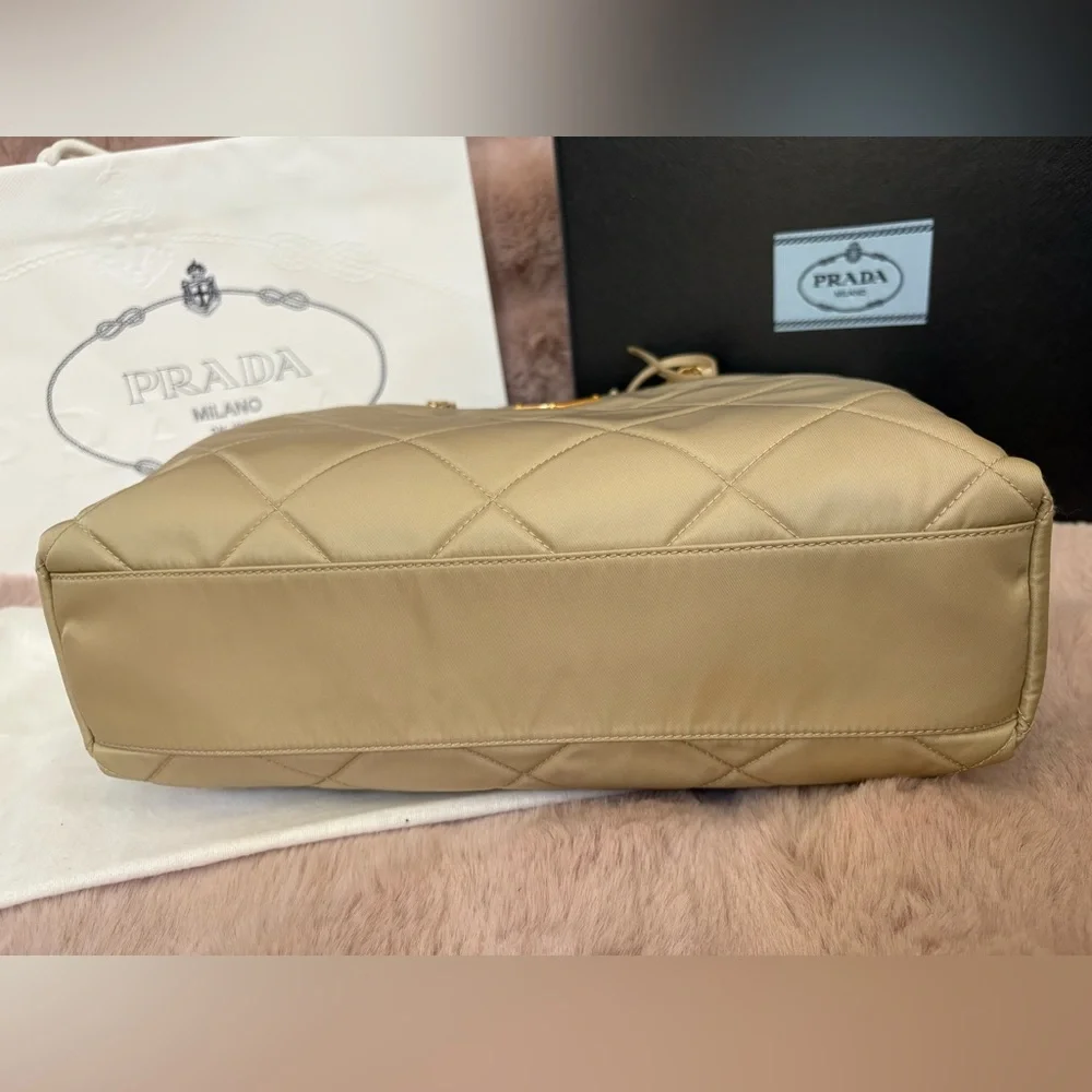Prada Cream Quilted shoulder Bag with Gold Chain - Picture 13 of 13